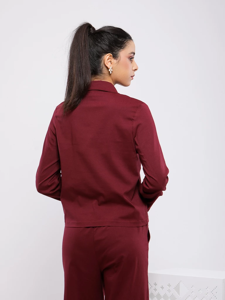 CHEMISE COURTE AVEC POCHES PLAQUEES