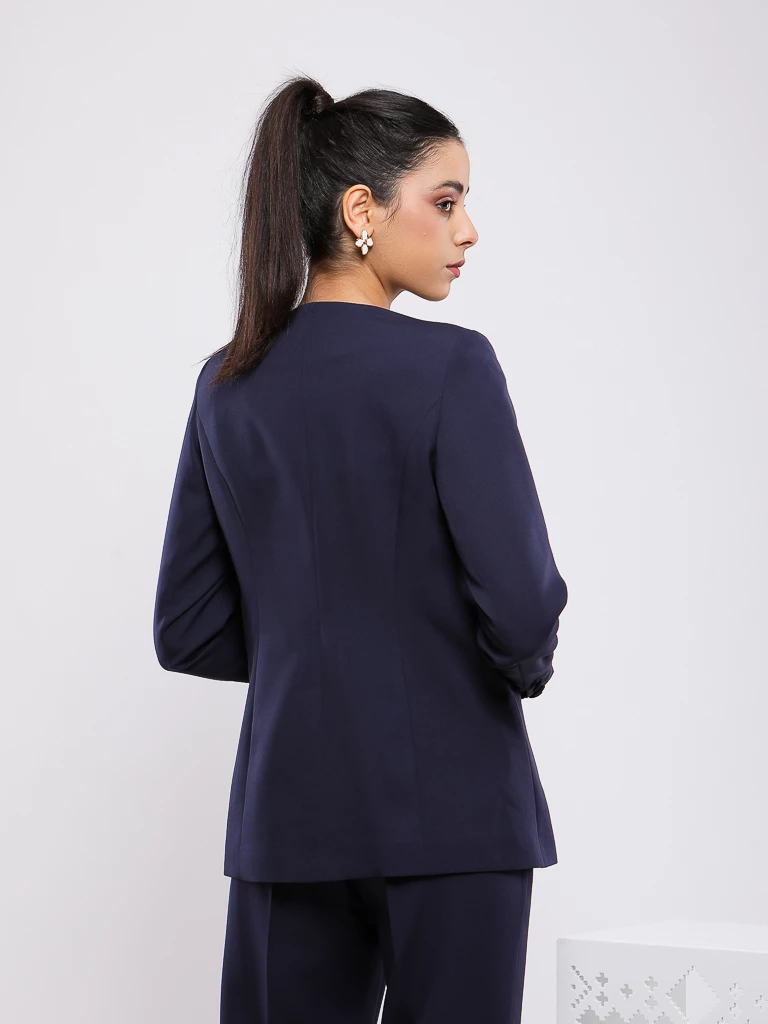 VESTE À COL RAS DU COU