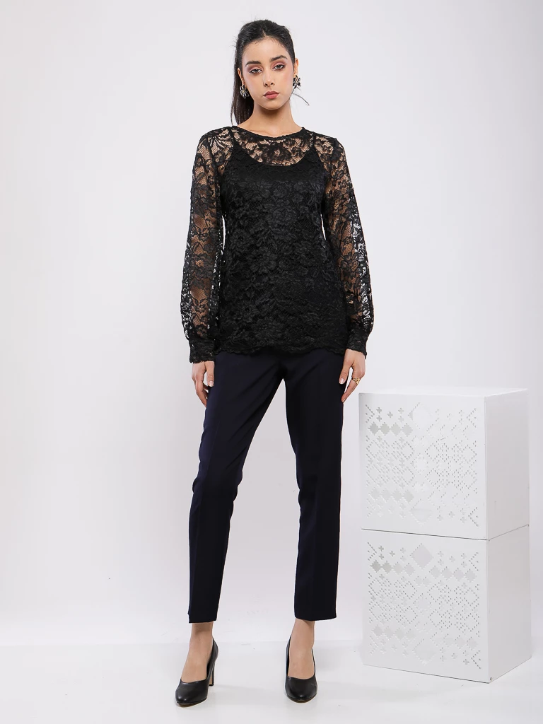 BLOUSE NOIR EN DENTELLE