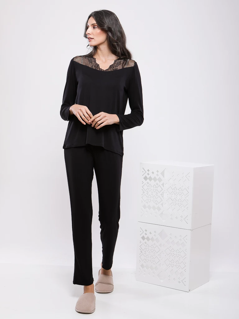 PYJAMA AVEC DENTELLE