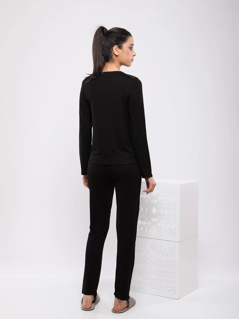 PYJAMA COL BOUTONNE DETAILS EN DENTELLE A LA BASE