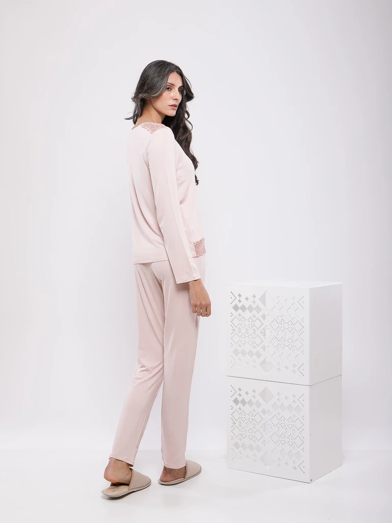 PYJAMA COL BOUTONNE DETAILS EN DENTELLE A LA BASE