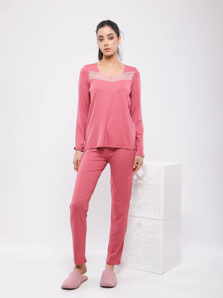 PYJAMA FEMME A COL ORNE DE DENTELLE