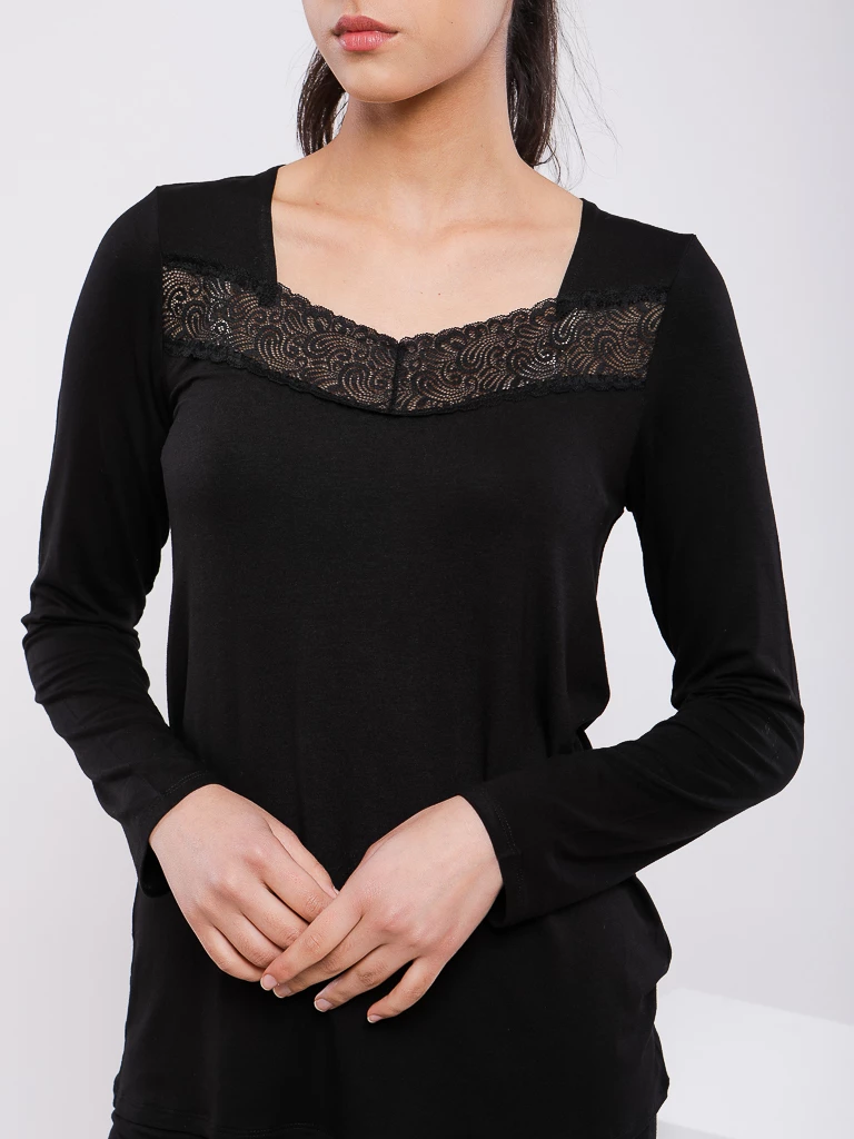 PYJAMA FEMME A COL ORNE DE DENTELLE