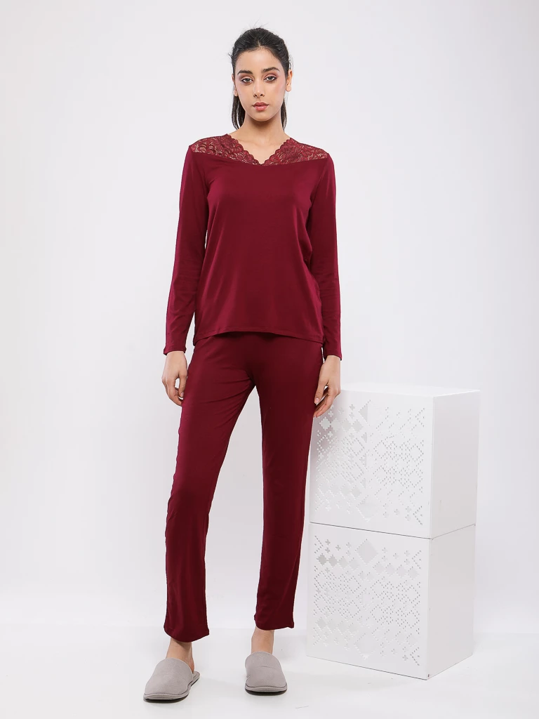 PYJAMA AVEC DENTELLE