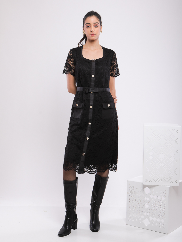 ROBE MIDI BOUTONNÉE EN DENTELLE