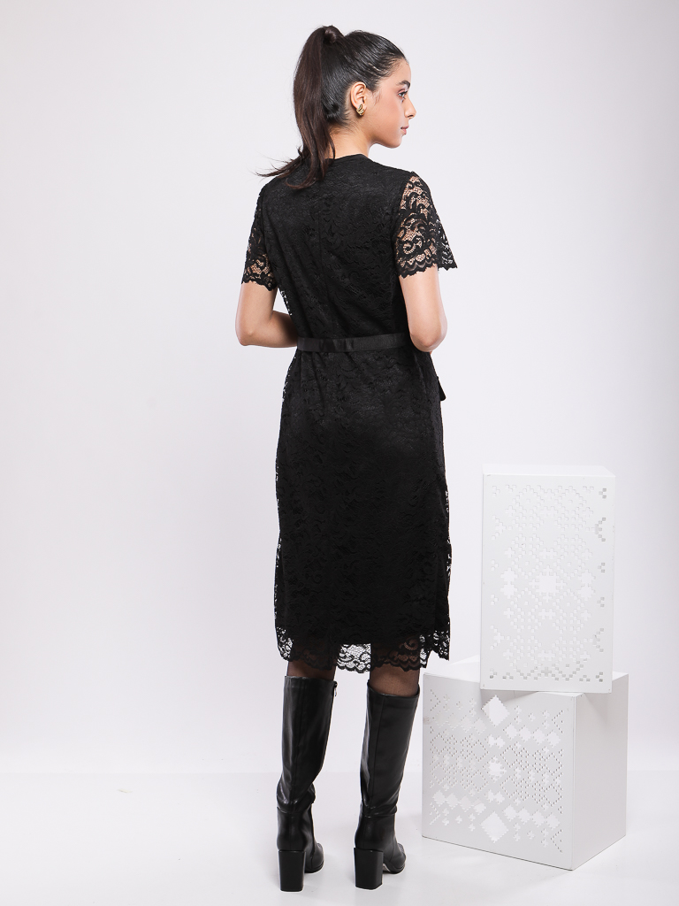 ROBE MIDI BOUTONNÉE EN DENTELLE