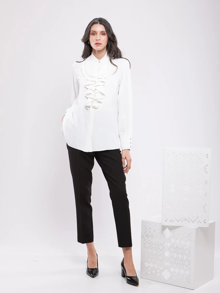 CHEMISIER BOUTONNÉ À VOLANTS SUR LE DEVANT