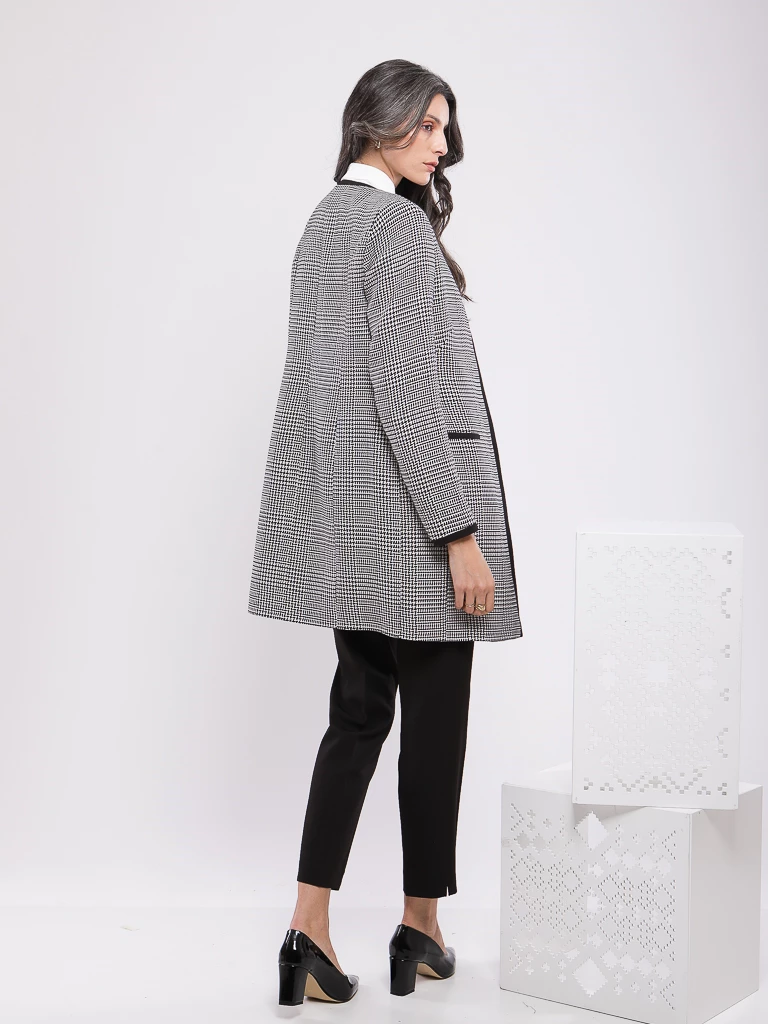 BLAZER LONG CINTRÉE EN TISSU STRUCTURÉ.