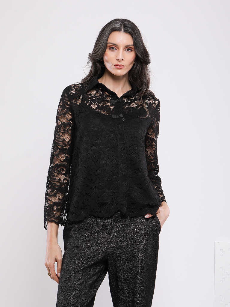 CHEMISE COURTE EN DENTELLE GUIPURE