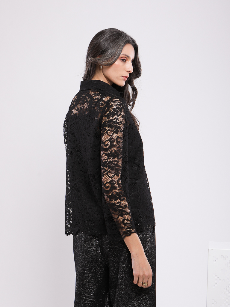 CHEMISE COURTE EN DENTELLE GUIPURE