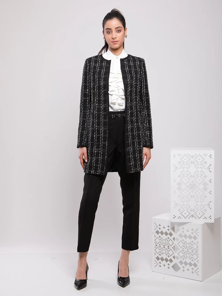 BLAZER LONG CINTRÉE EN TISSU STRUCTURÉ.