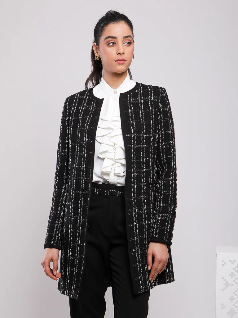 BLAZER LONG CINTRÉE EN TISSU STRUCTURÉ.