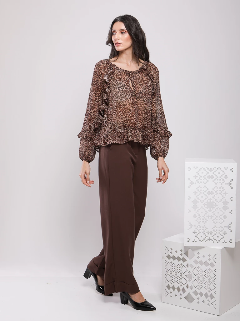 PANTALON DROIT AVEC REVERS EN BAS, POCHES LATERALES ET CEINTURE FINE