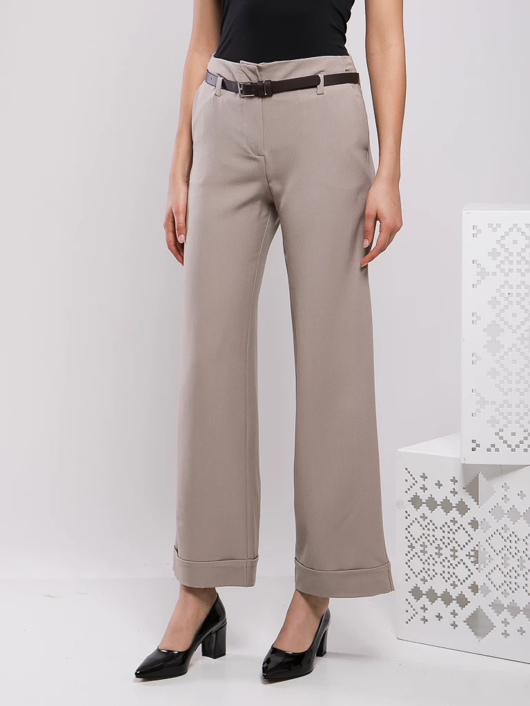 PANTALON DROIT AVEC REVERS EN BAS, POCHES LATERALES ET CEINTURE FINE