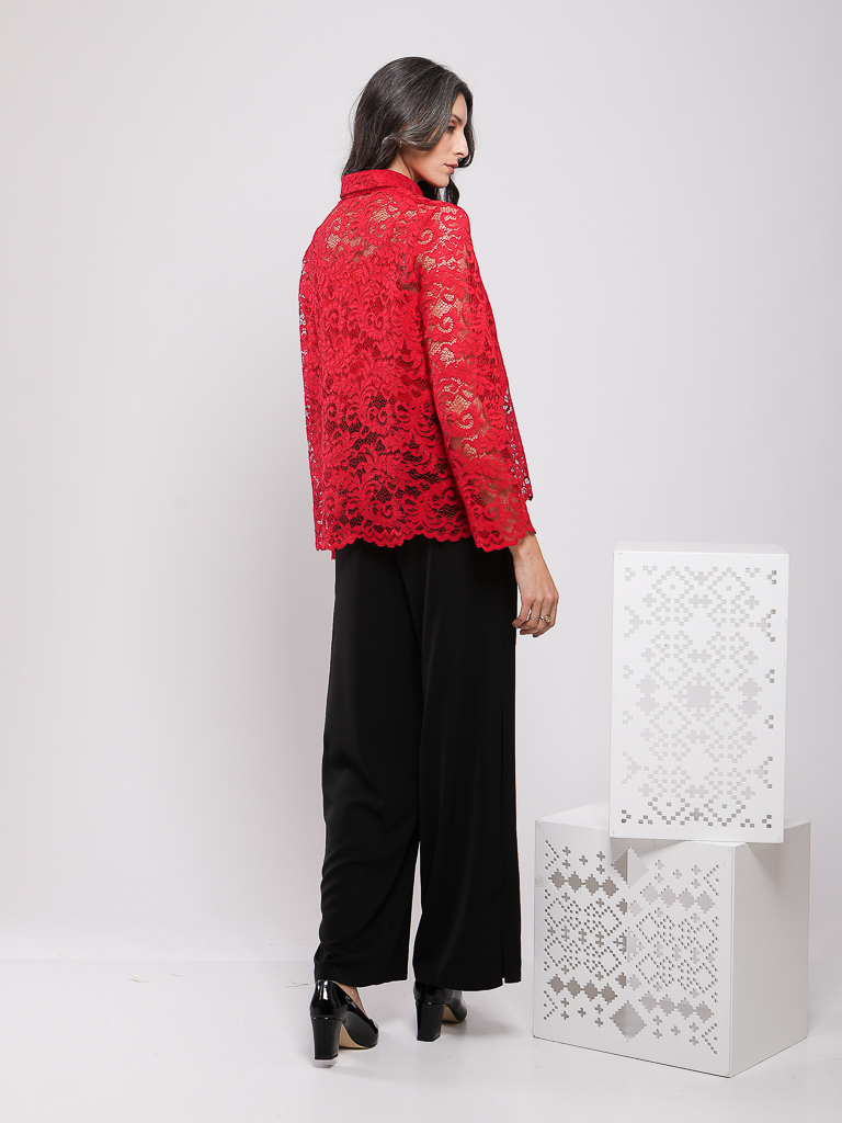 CHEMISE COURTE EN DENTELLE GUIPURE