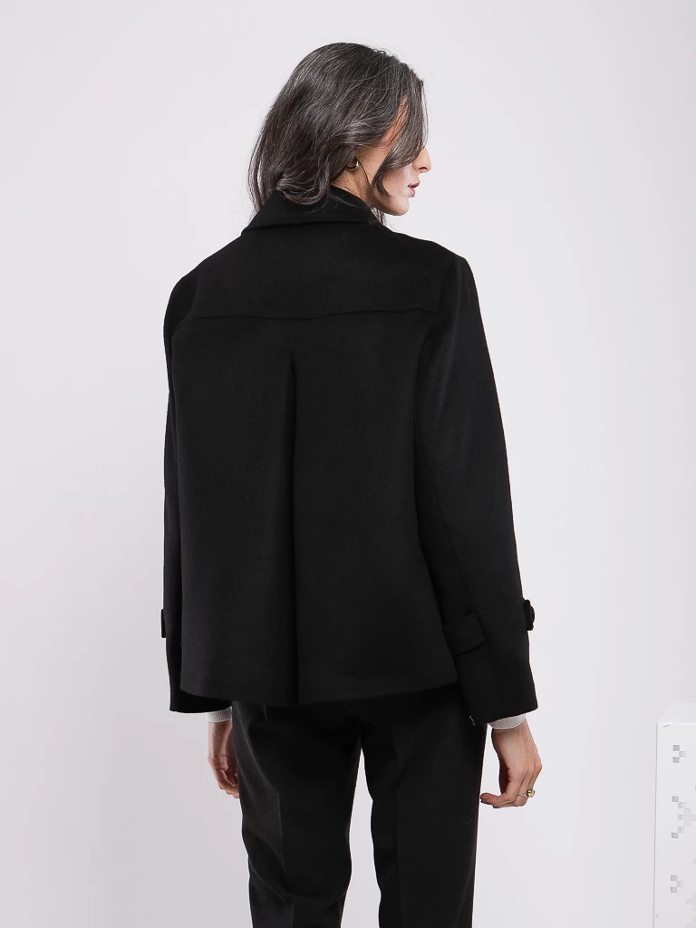 VESTE À FERMETURE ASYMÉTRIQUE