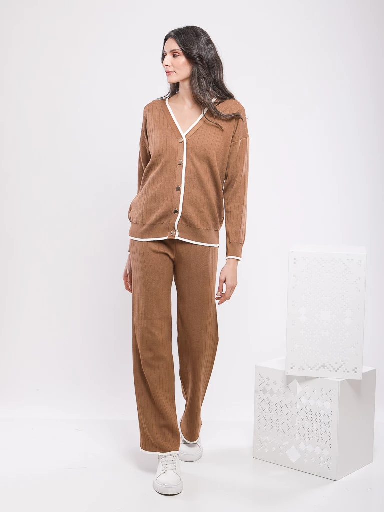 ENSEMBLE EN MAILLE AVEC GILET GARDIGAN