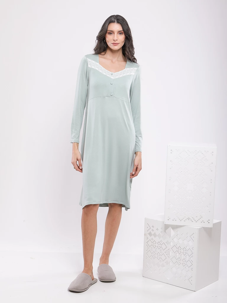 CHEMISE DE NUIT BRODE D'UNE DENTELLE