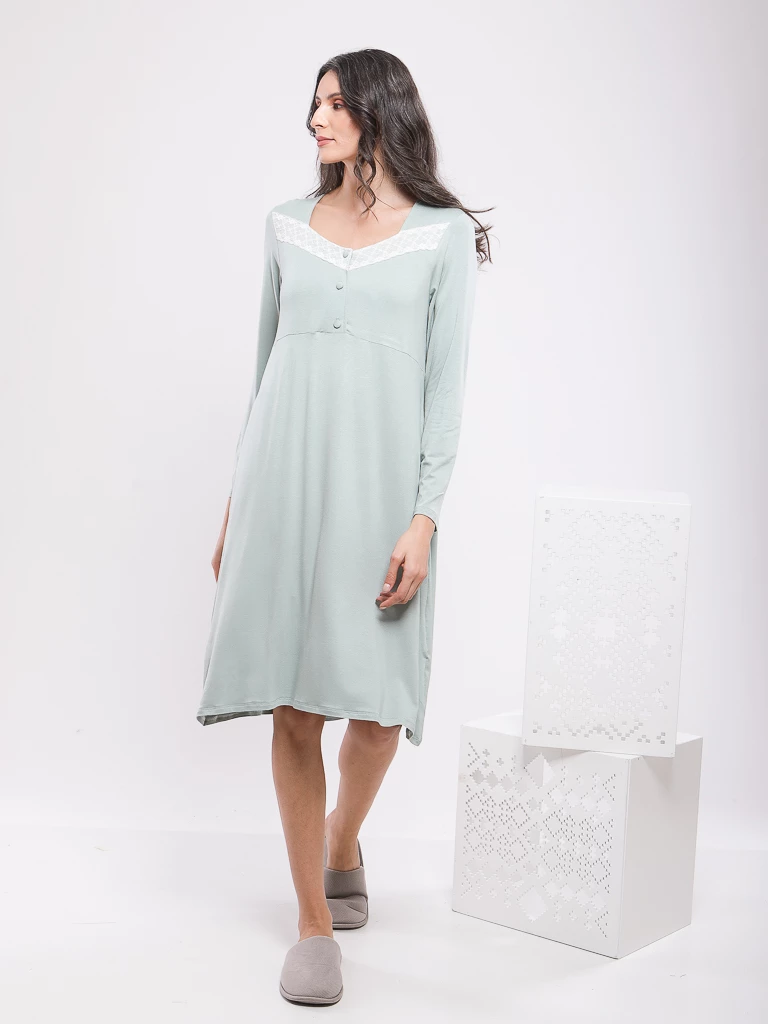 CHEMISE DE NUIT BRODE D'UNE DENTELLE