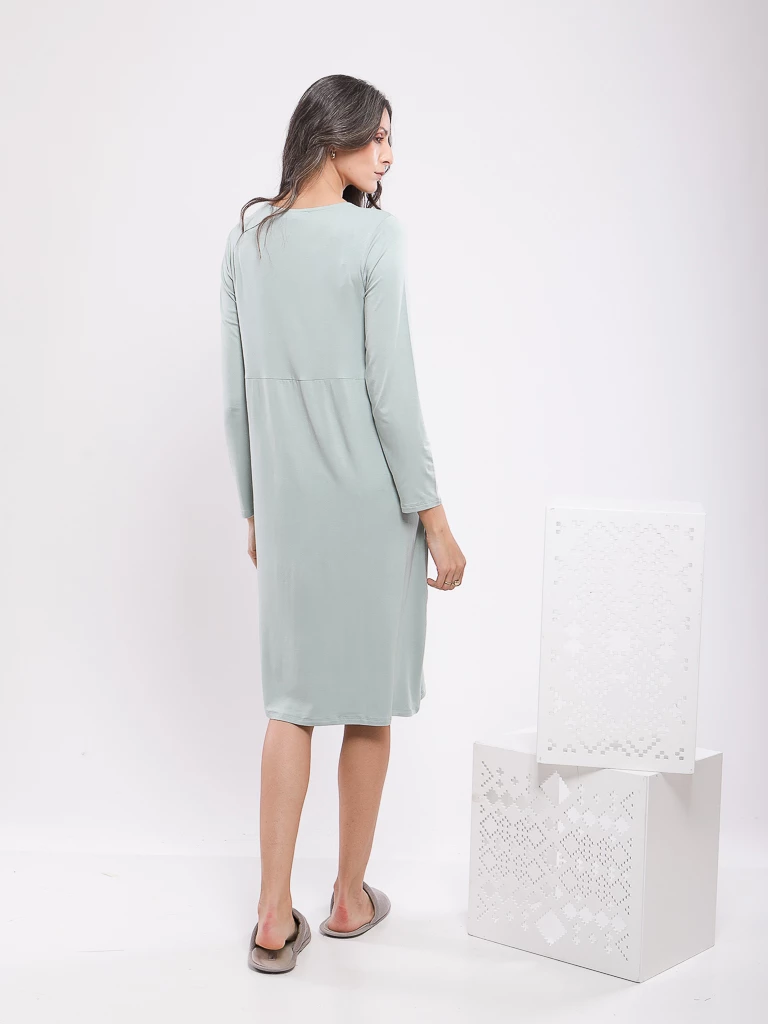 CHEMISE DE NUIT BRODE D'UNE DENTELLE