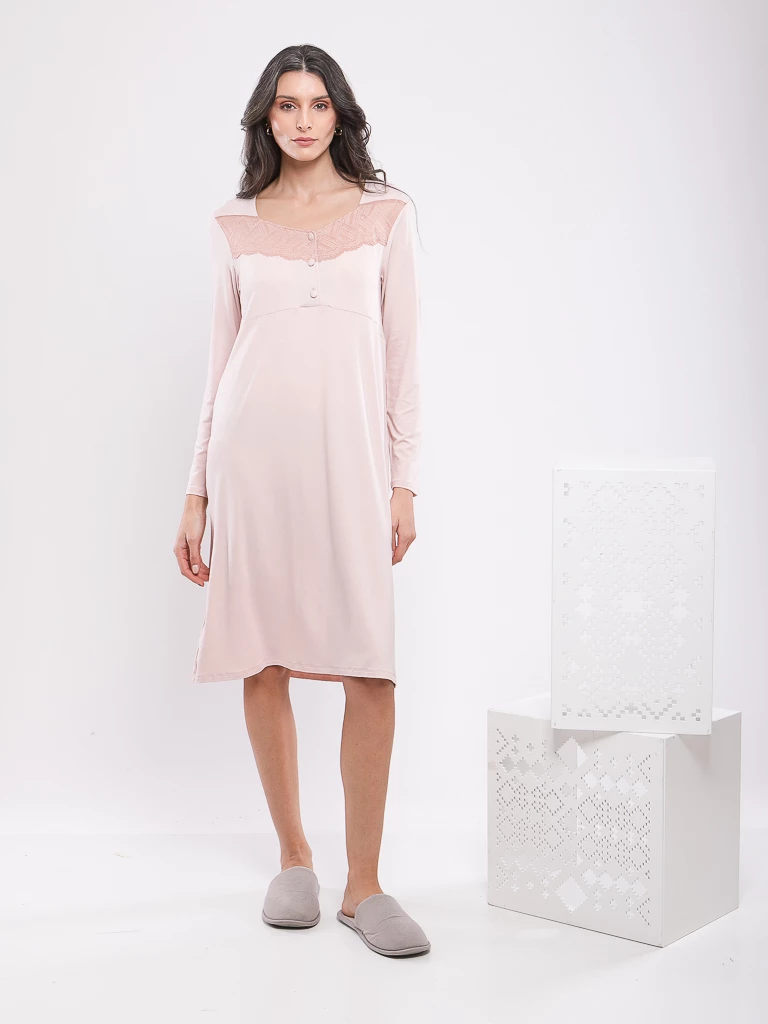 CHEMISE DE NUIT BRODE D'UNE DENTELLE