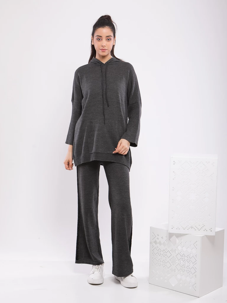 LOUNGEWEAR CONFORTABLE A CAPUCHE