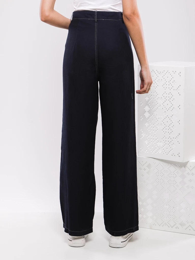 PANTALON DROIT À COUTURES CONTRASTANTES