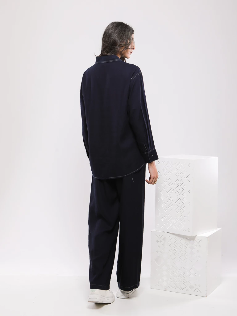 PANTALON DROIT À COUTURES CONTRASTANTES