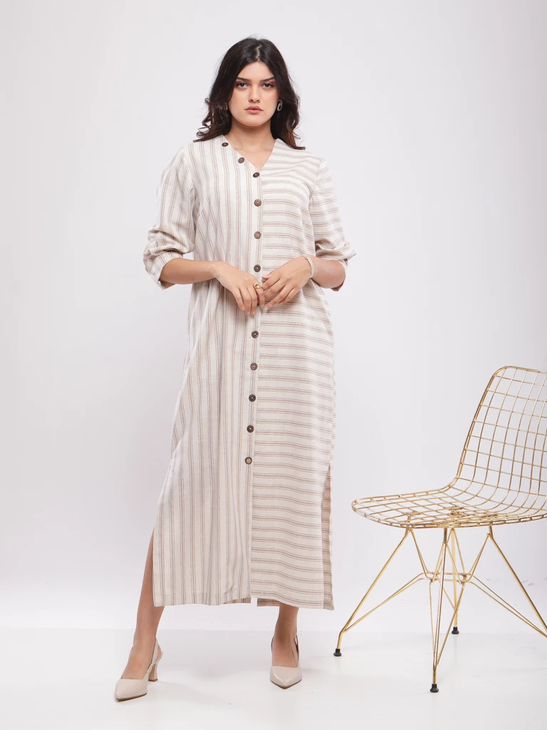 ROBE CHEMISE LONGUE À FINES RAYURES