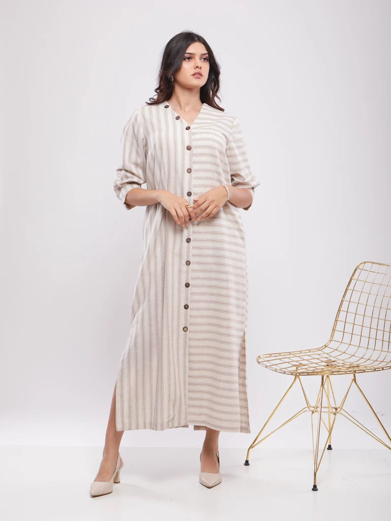 ROBE CHEMISE LONGUE À FINES RAYURES