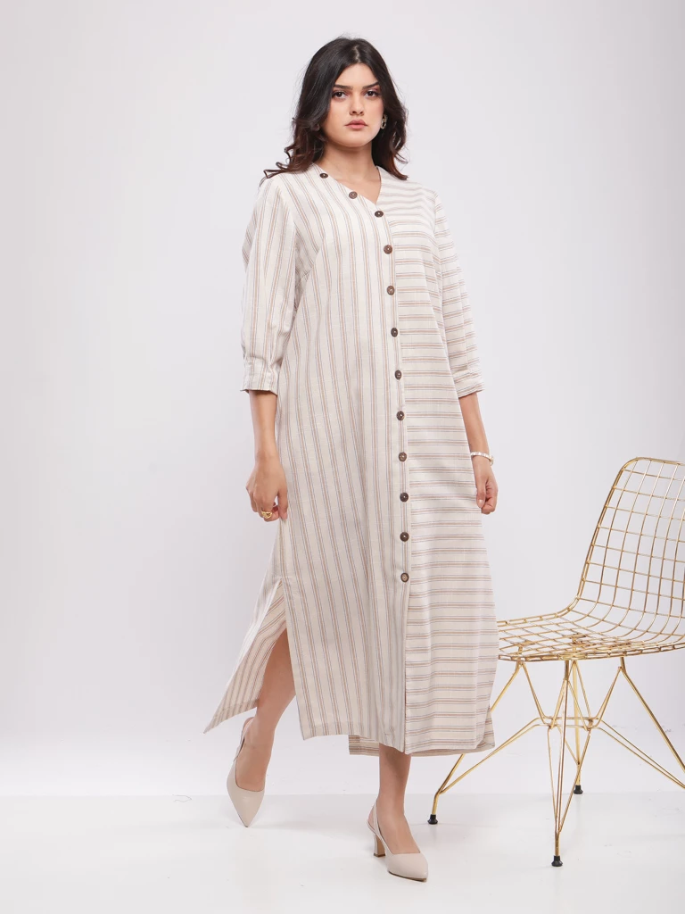 ROBE CHEMISE LONGUE À FINES RAYURES