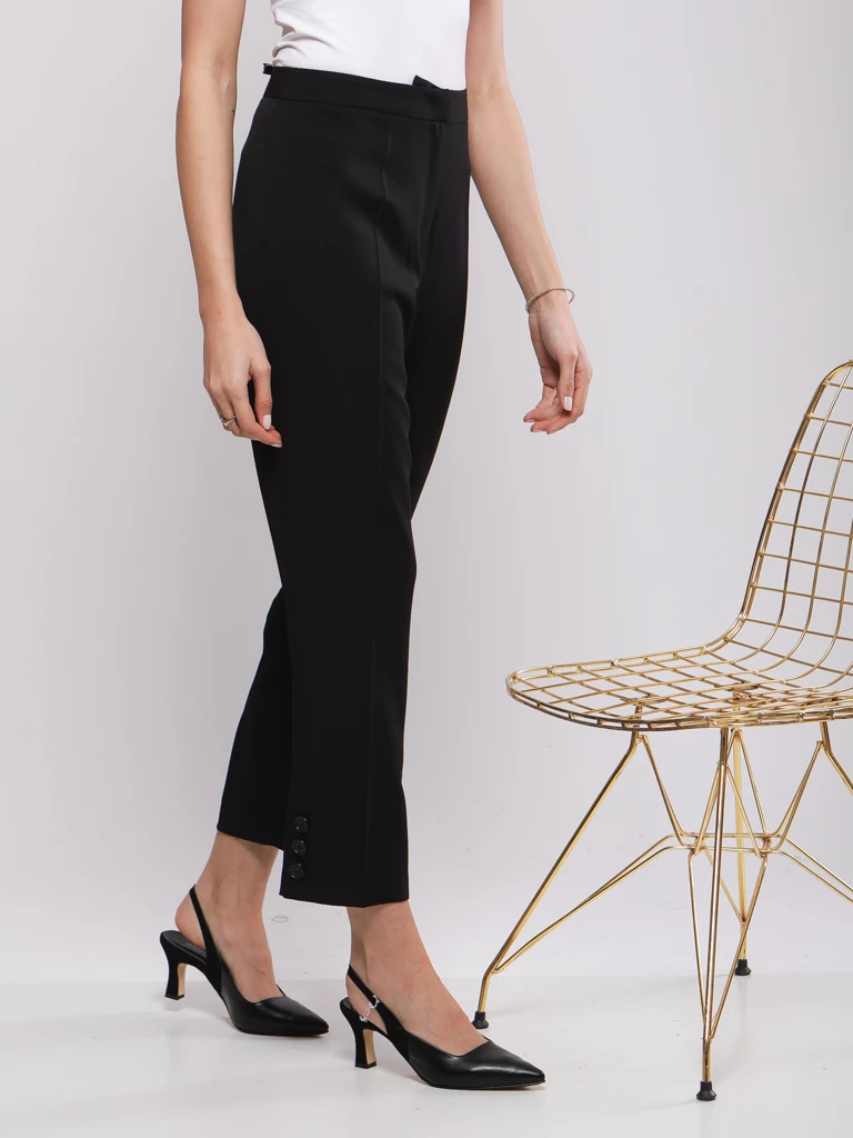 PANTALON COUPE CIGARETTE AVEC BOUTONS
