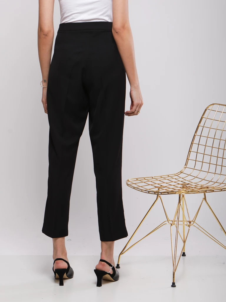 PANTALON COUPE CIGARETTE AVEC BOUTONS