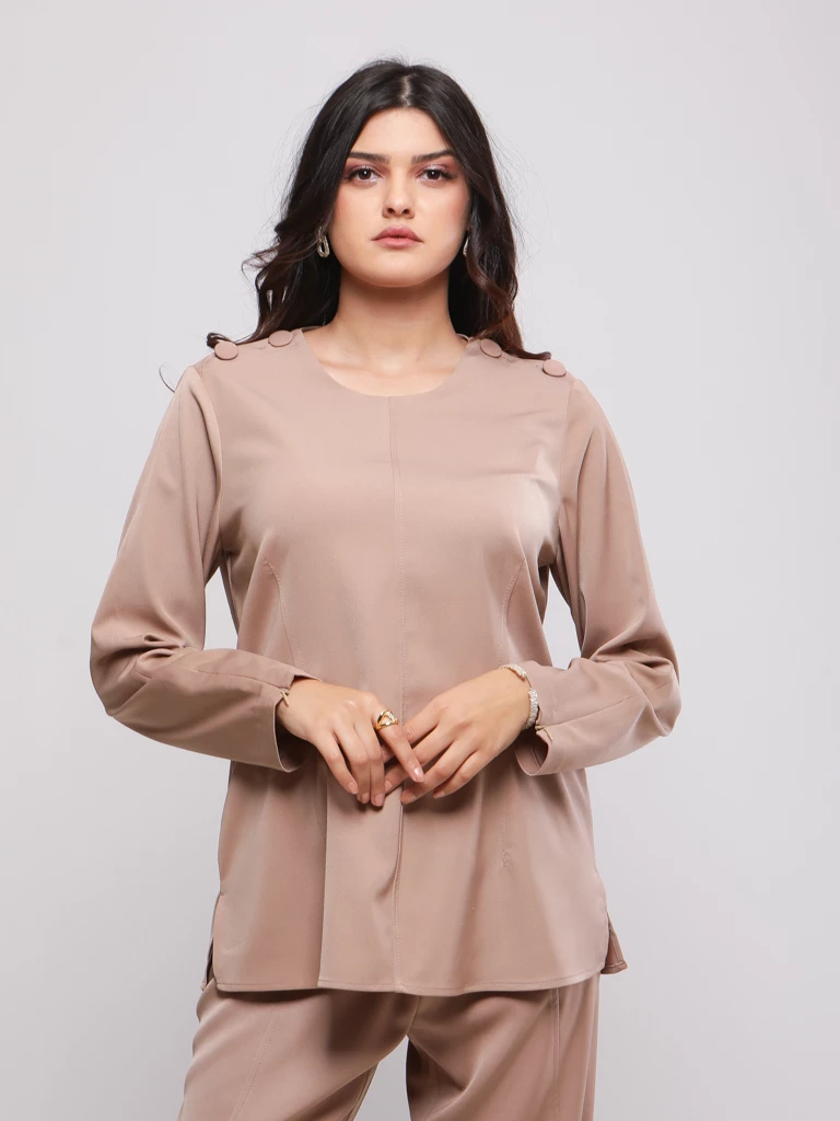 BLOUSE MINIMALISTE À DÉTAILS BOUTONNÉS