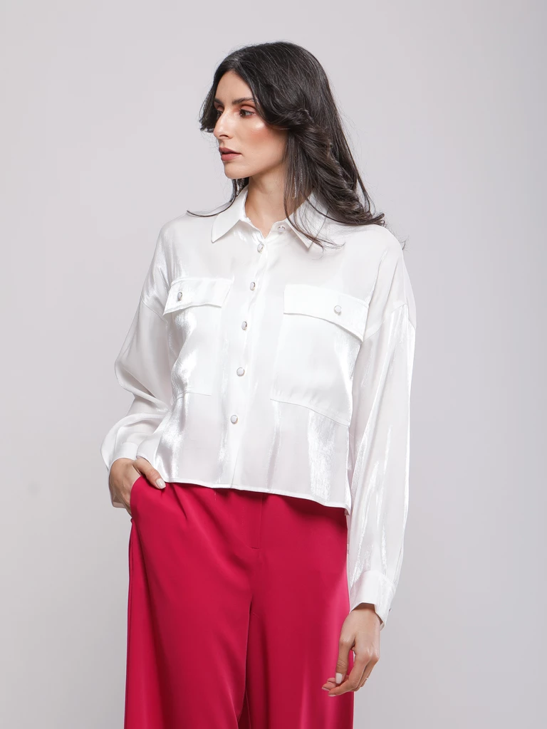 CHEMISE CROPPED À POCHES POITRINE