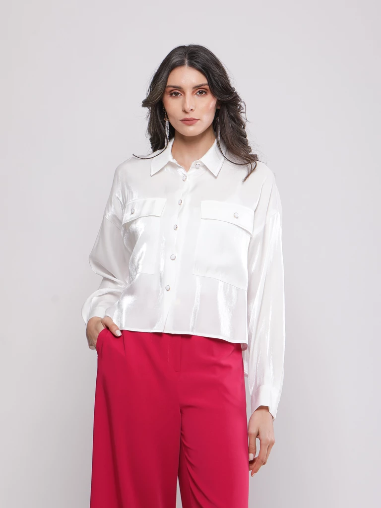 CHEMISE CROPPED À POCHES POITRINE