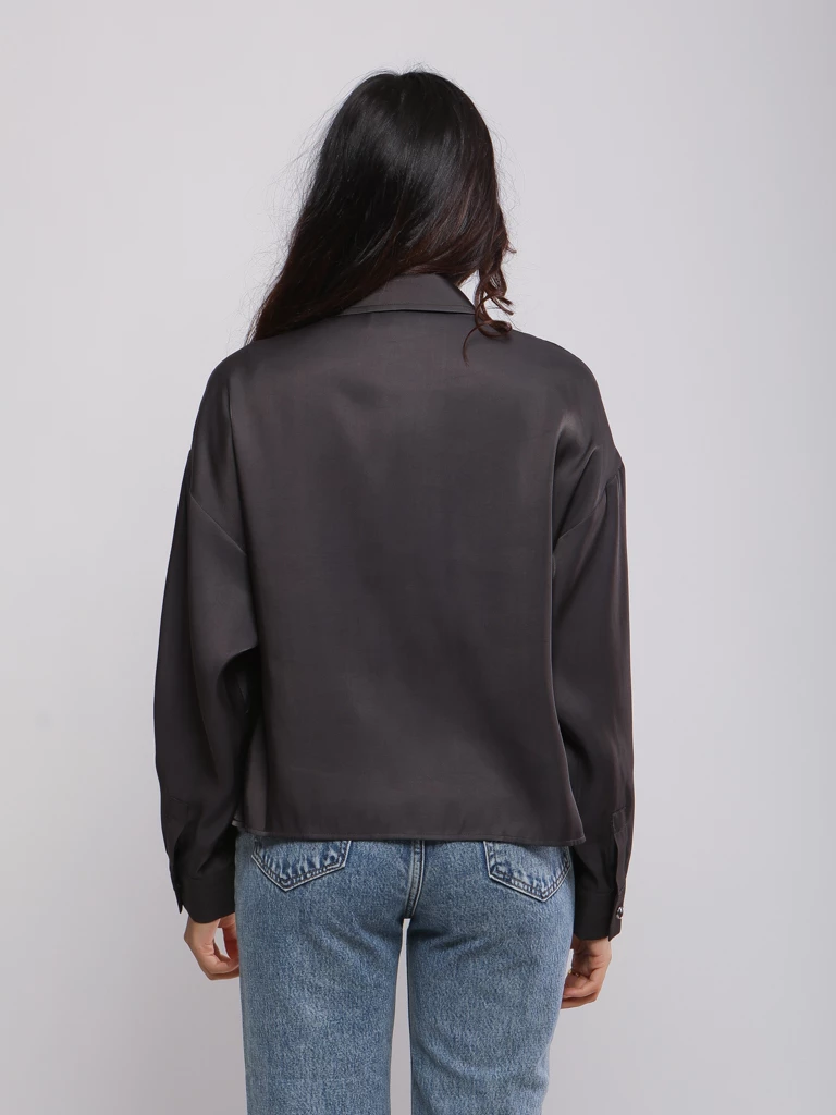 CHEMISE CROPPED À POCHES POITRINE