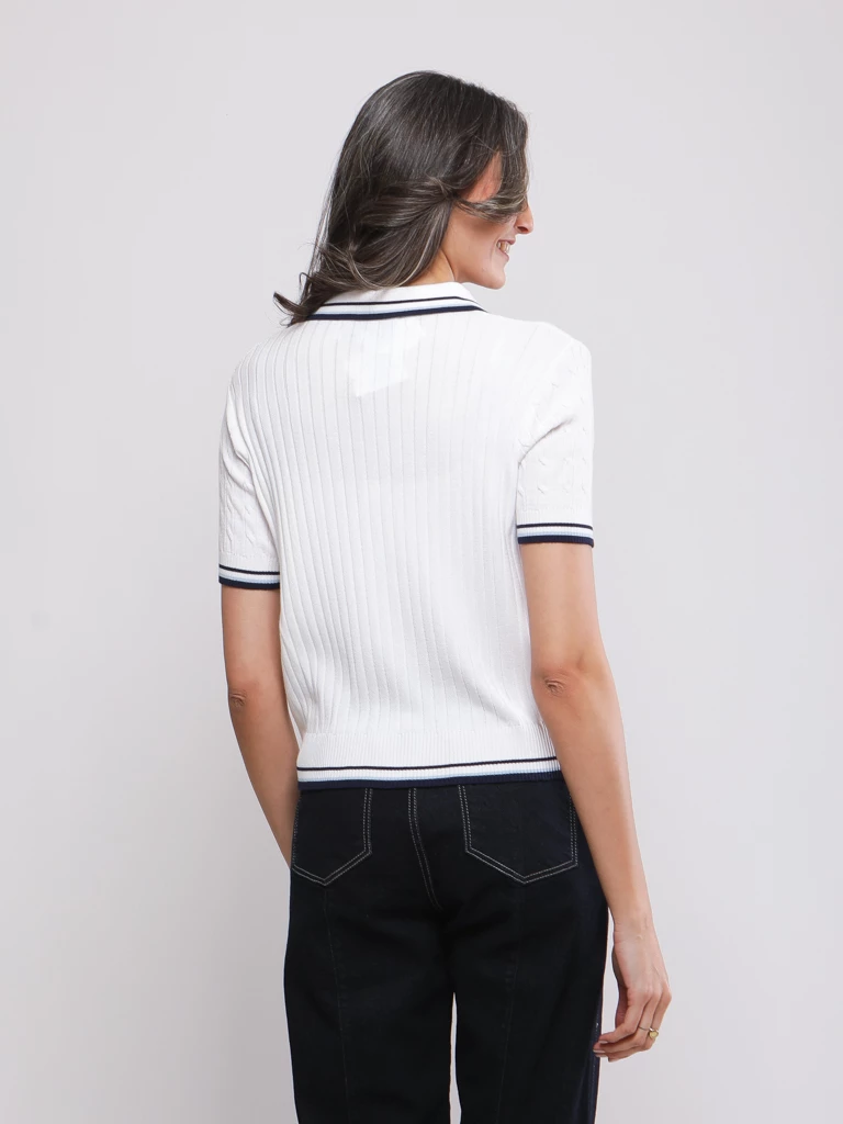 PULL EN MAILLE FINE MANCHES COURTES