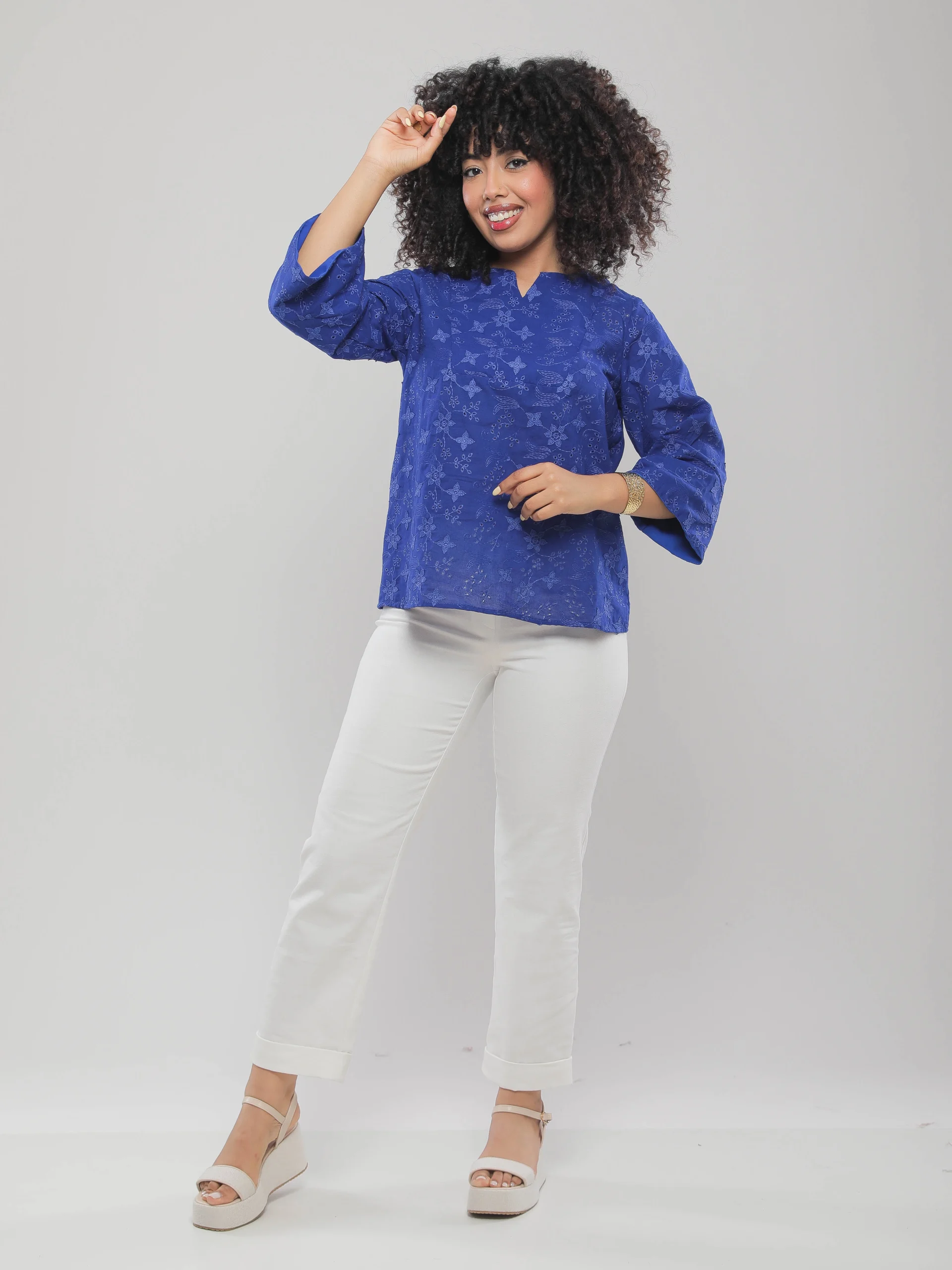 BLOUSE EN BRODERIE ANGLAISE À MANCHES TROIS-QUARTS