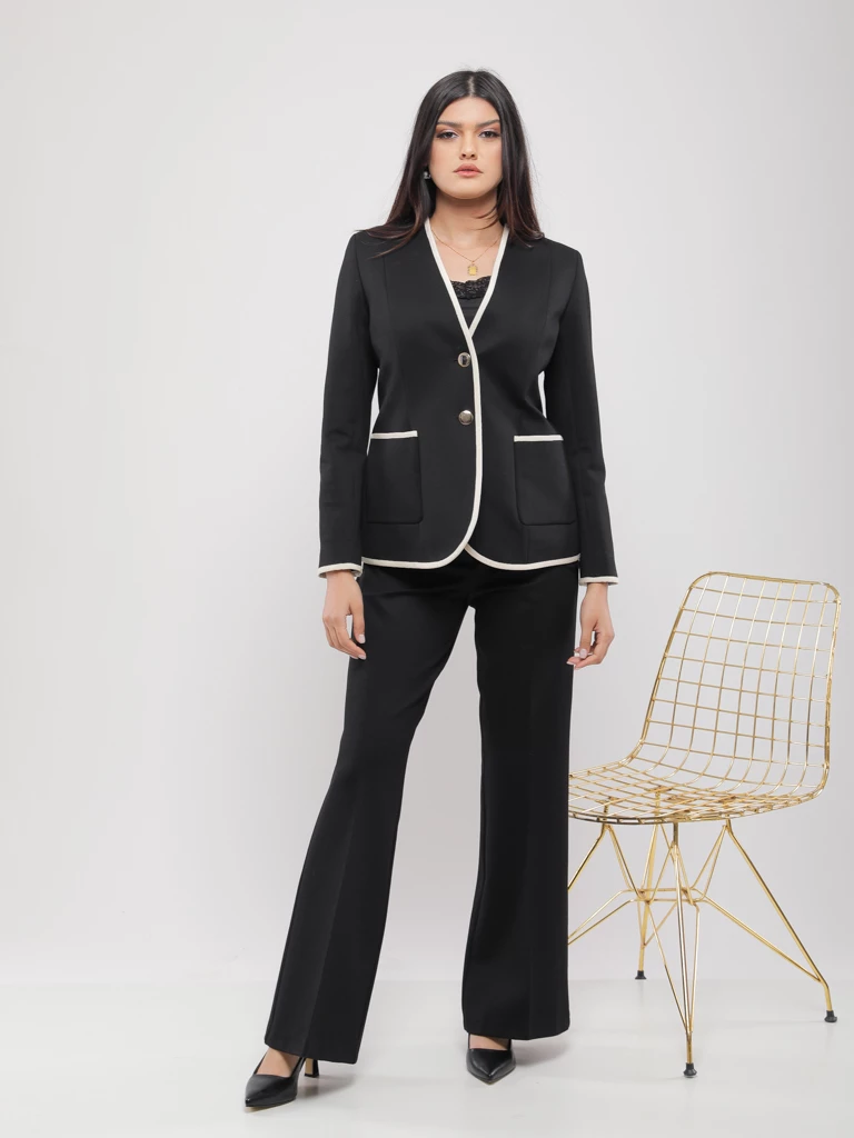 PANTALON FLARE À BOUTONS