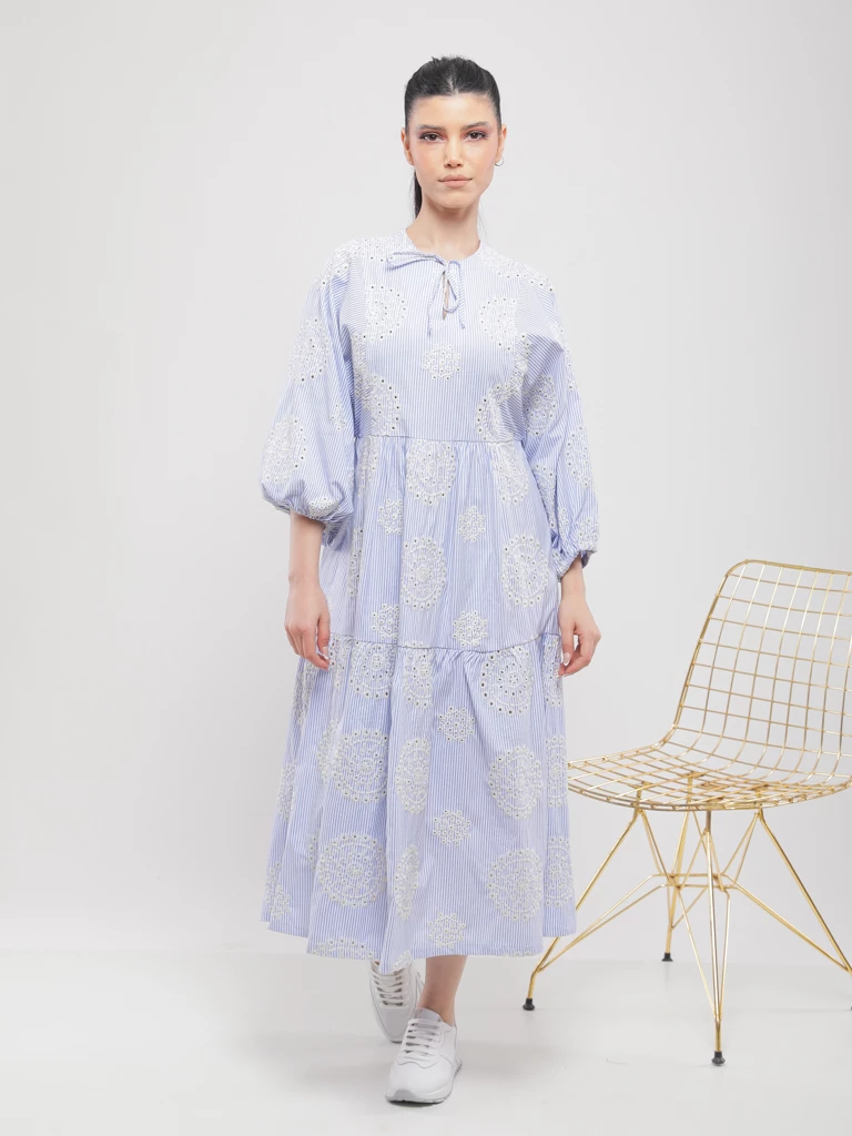 ROBE EN POPELINE BRODEE