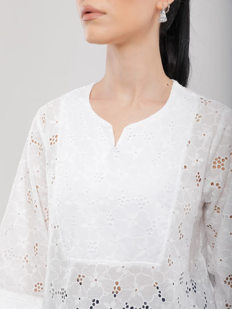 BLOUSE EN BRODERIE ANGLAISE À MANCHES TROIS-QUARTS