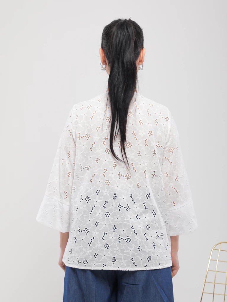 BLOUSE EN BRODERIE ANGLAISE À MANCHES TROIS-QUARTS