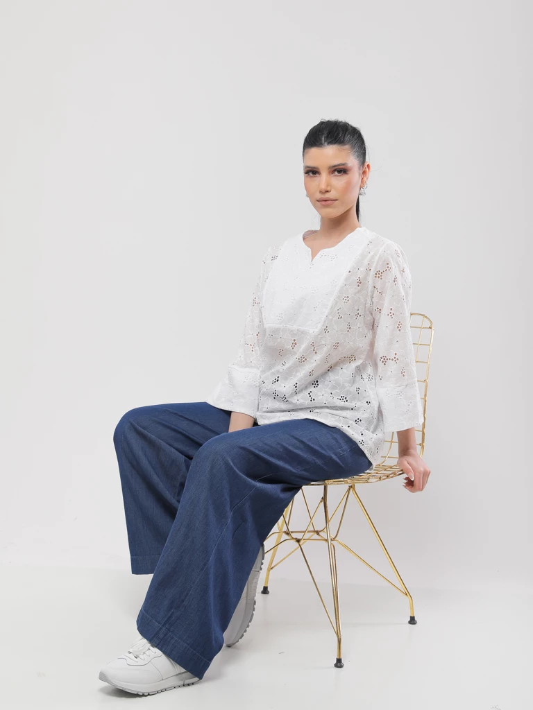 BLOUSE EN BRODERIE ANGLAISE À MANCHES TROIS-QUARTS