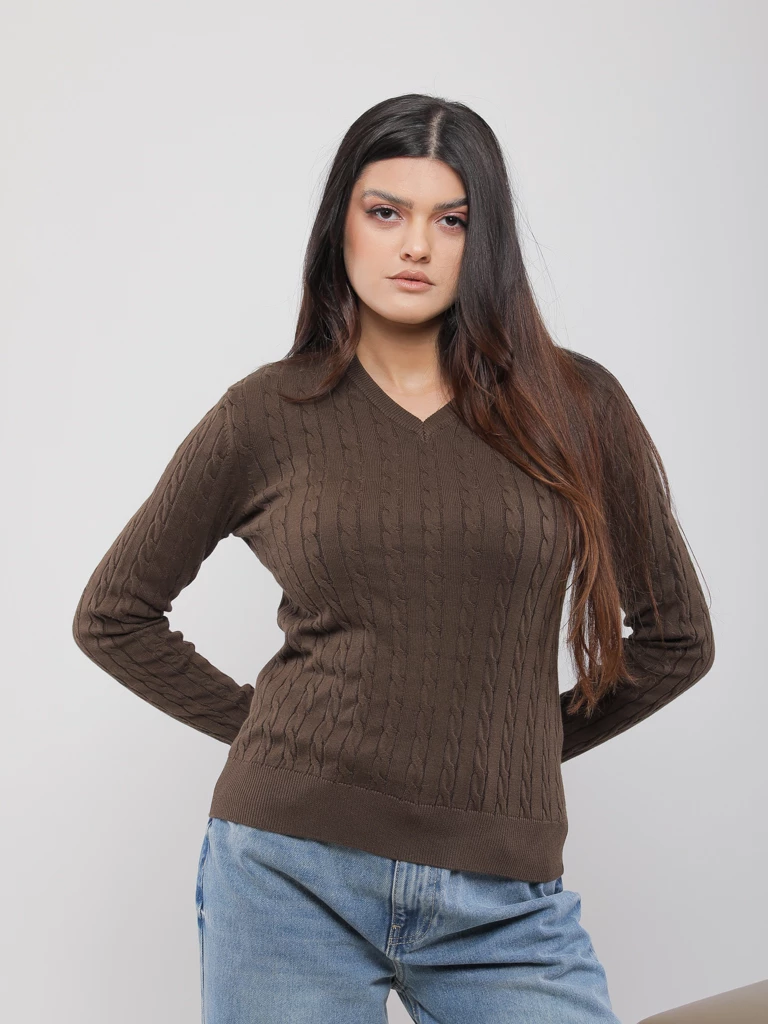 PULL EN MAILLE TORSADÉE COL V