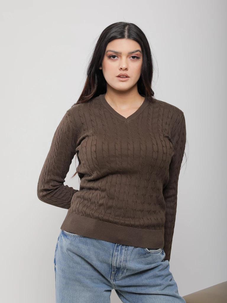 PULL EN MAILLE TORSADÉE COL V