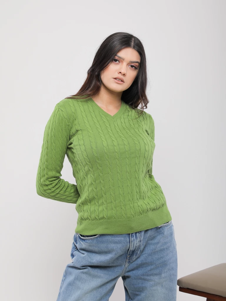 PULL EN MAILLE TORSADÉE COL V