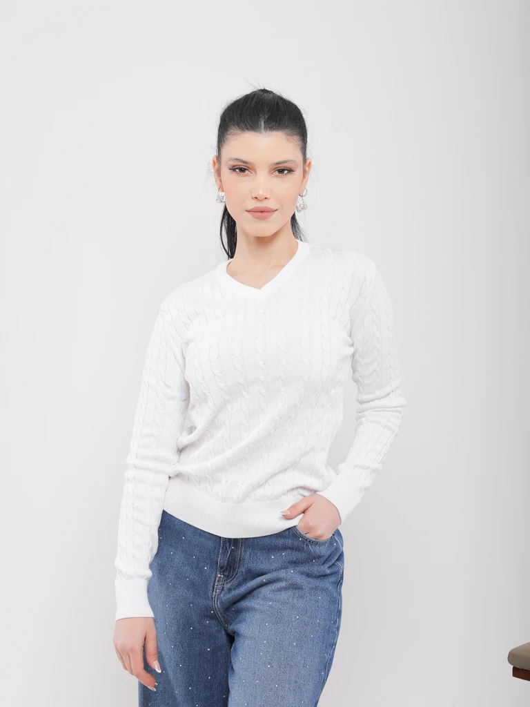 PULL EN MAILLE TORSADÉE COL V