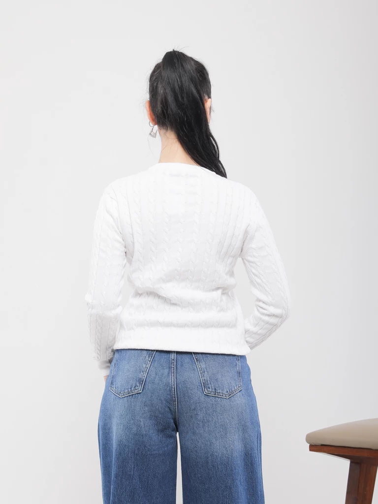 PULL EN MAILLE TORSADÉE COL V